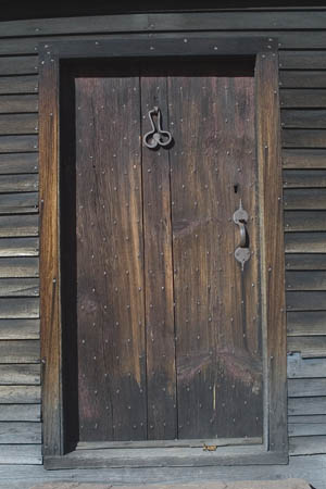 wethersfield_old_wooden_door